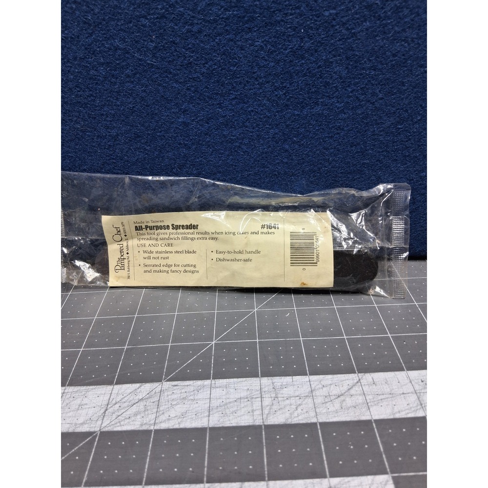 Pampered Chef All Purpose Spreader Black 1641 Stainless Serrated Blade